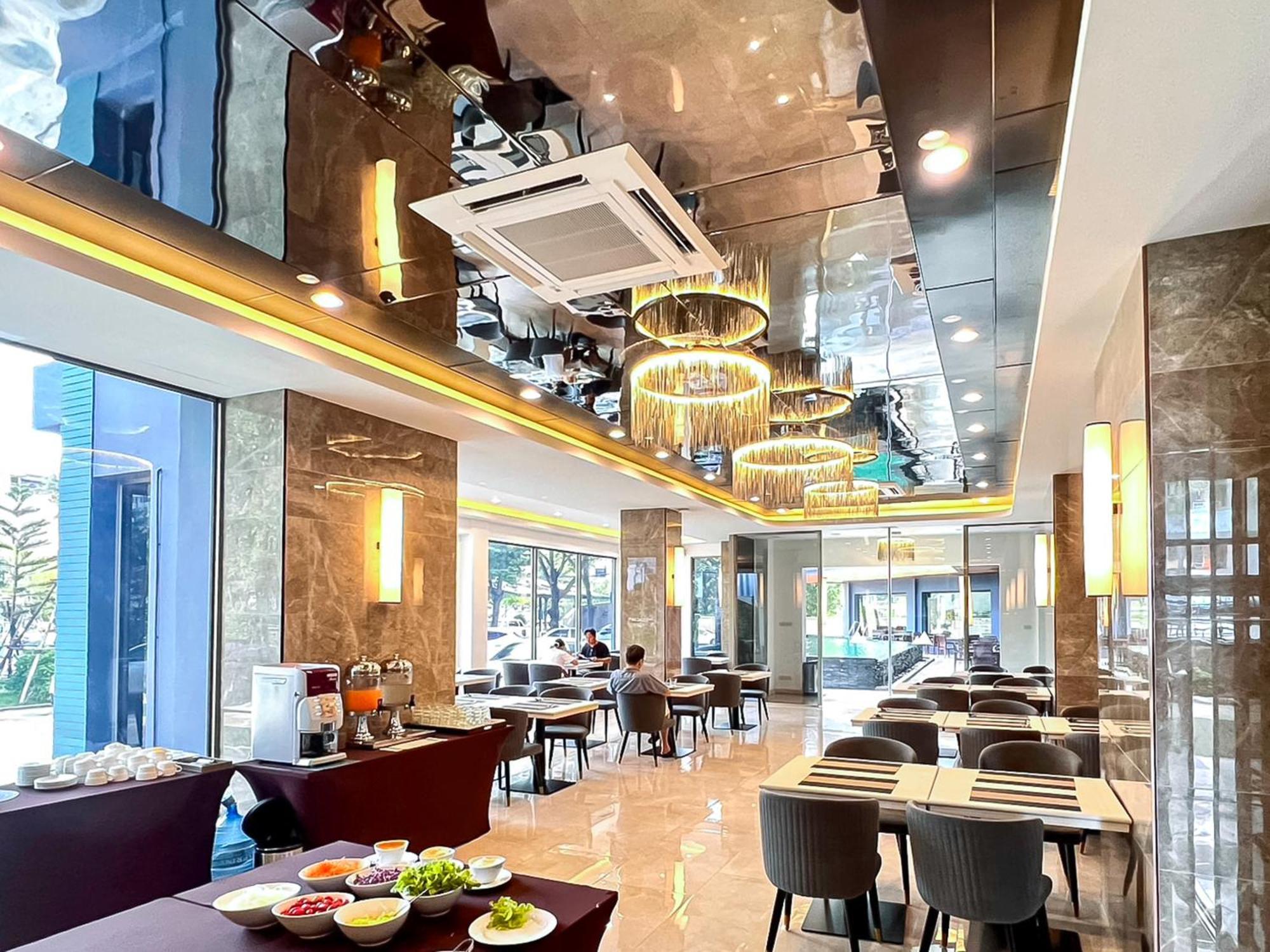 The Proud Exclusive Hotel-Sha Plus Накхон Патом Екстериор снимка